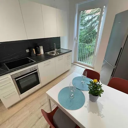 Brunhilde - Messe - 59 M² Apartament